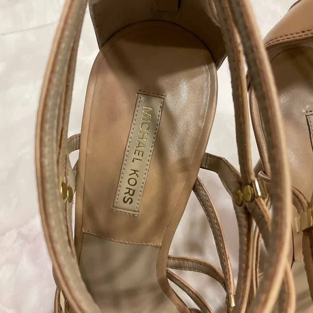 Michael Kors Charlene Strappy Sandals in Nude Leather w/ gold detail Sz 8 / 38.5 - Picture 8 of 15